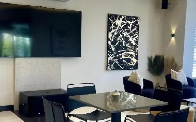 Zet on 9th Avenue (Adults Only)