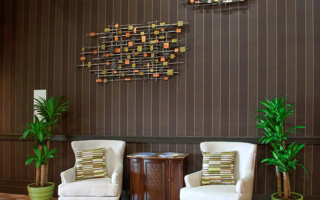 Holiday Inn Westbury - Long Island by IHG