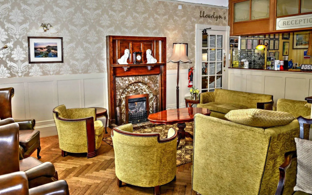 Lion Hotel and Studio Apartments