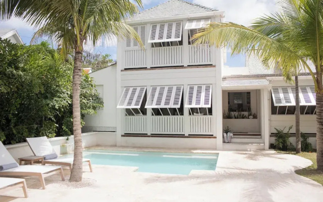 Beachfront Bliss: Luxury Dunmore Town Home With Pool
