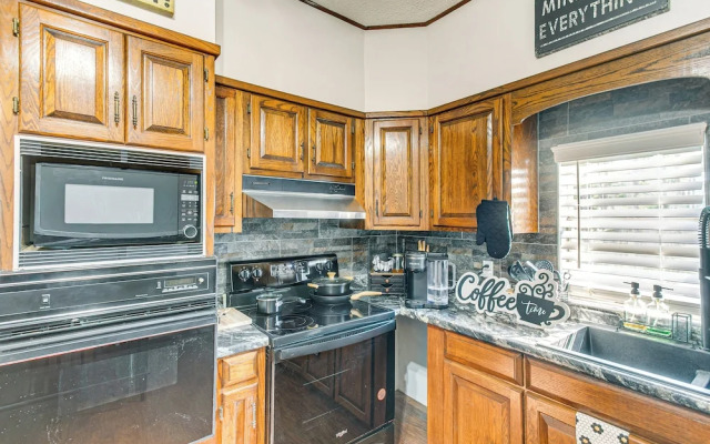 Close to Hospital & Dtwn! Quiet Waycross Home