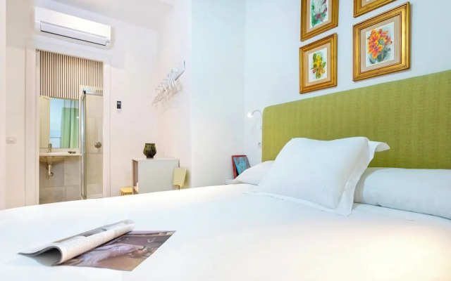 House With Terrace Near Cathedral. Mateos Gago VI