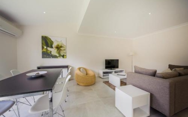 Escape At Nobbys Executive Townhouse 1 74 Pacific Drive – Guest Rooms – Port Macquarie