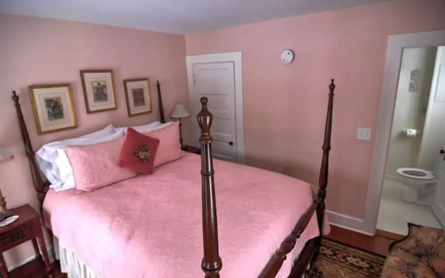 RiverWood Inn