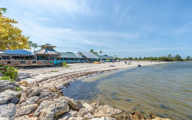 215 Little Harbor Inn