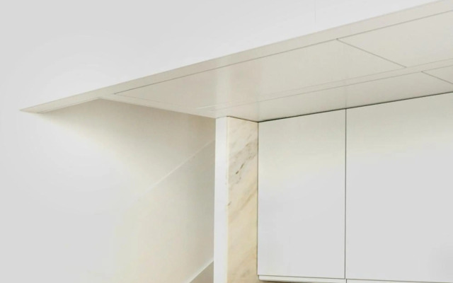 Sunday - Lovely Mezzanine with FREE PARKING