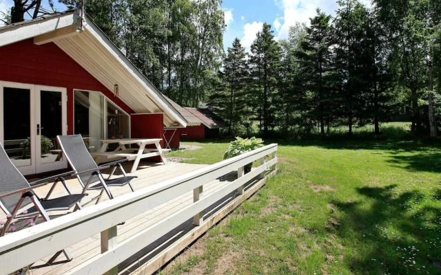 Peaceful Holiday Home in Humble With Beach