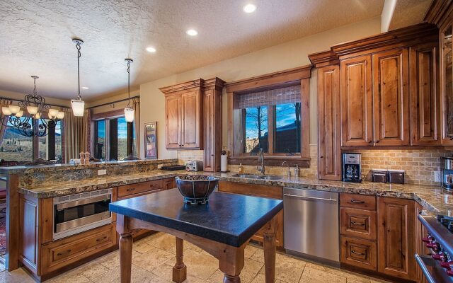 Whitetail Lodge - Five Bedroom Home