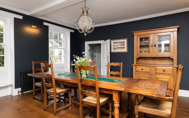 Country Retreat - Sleeps 14 - Large Garden