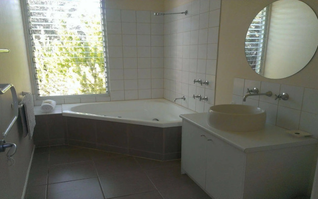 Springtide Studio Apartments