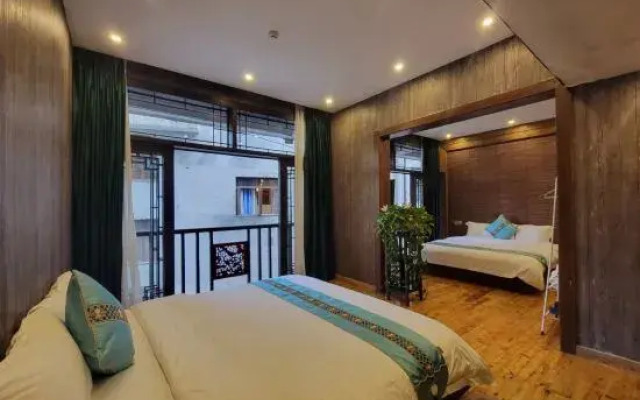 Phoenix Shaxi Courtyard Homestay