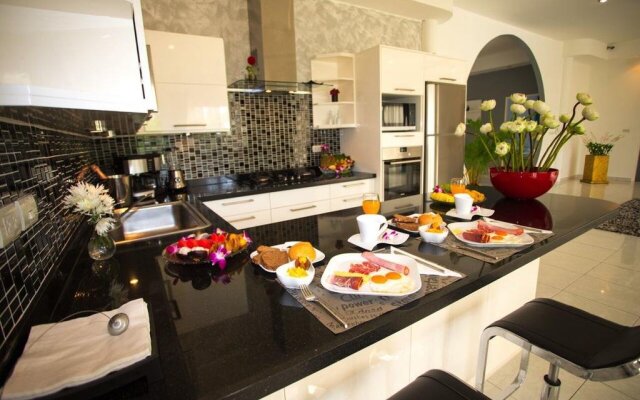 Blissful Tropical Stay at SeaLaVie Villa