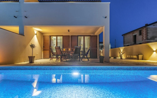 Modern Home With Swimming Pool and Wellness