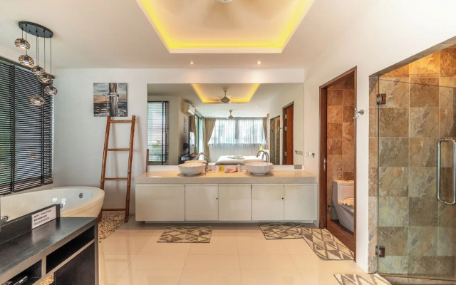 3BR Retreat Sea View V210