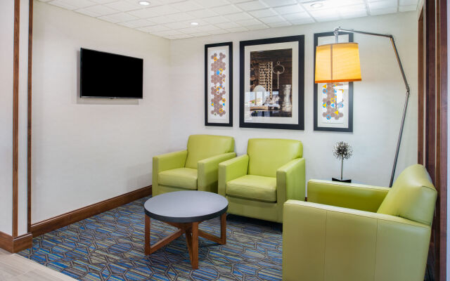 Holiday Inn Express Hotel & Suites Bismarck by IHG