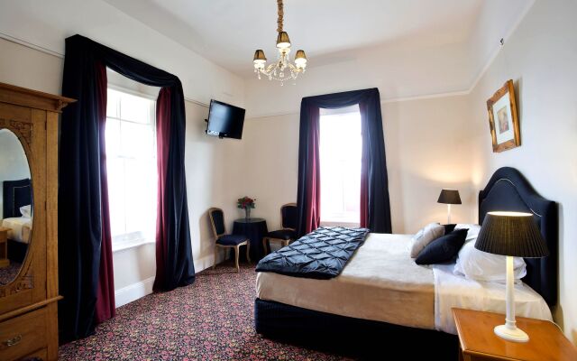 Alexandra Hotel