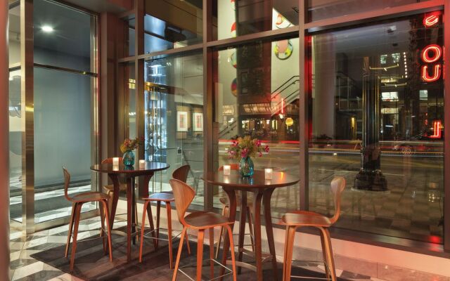 Le Méridien Columbus, The Joseph