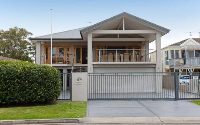 Beauty And The Beach', 88 Foreshore Drive - Large Home With Wifi And Water Views