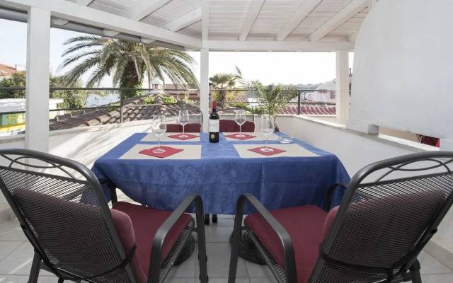 Apartments and rooms Eugenia