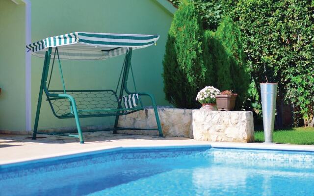 Amazing Home in Zadar With Wifi and 2 Bedrooms