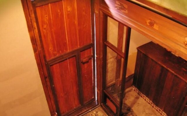 Small World Guest House - Hostel