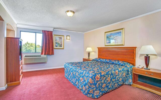 Red Roof Inn Suffolk