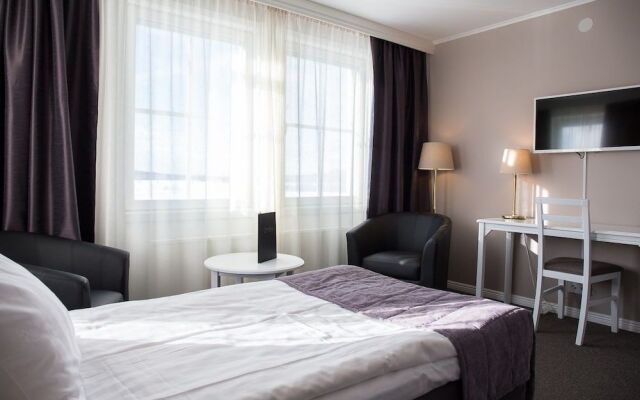 Grand Arctic Hotel