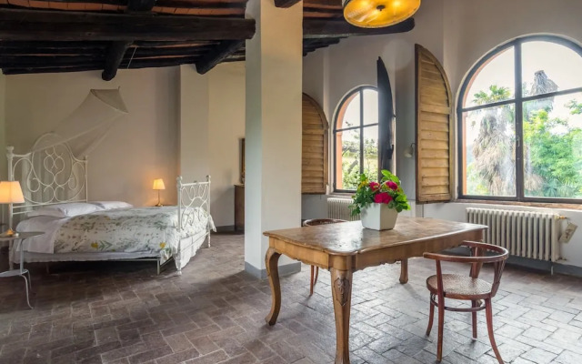 Cosy Farmhouse in Bacchereto With Swimming Pool