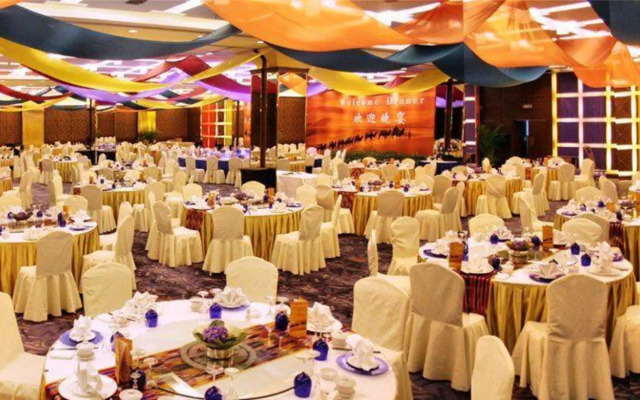 Luxemon Xinjiang Yindu Hotel
