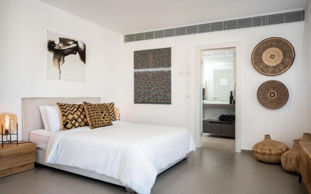 2 Bedroom Duplex with Amazing Sea View Terrace