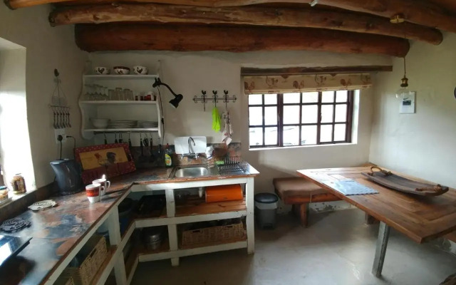 Die Hoenderhok And Die Plaashuisie