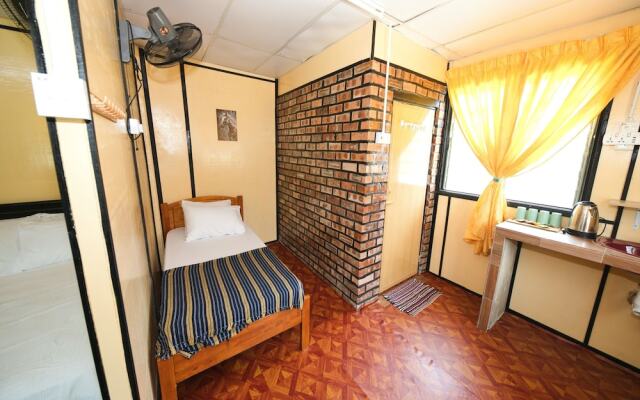 OYO 90960 Rajawali D'cabin Chalet Room