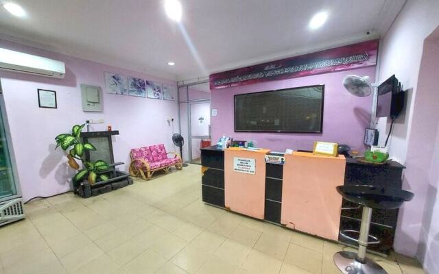 OYO 90937 Tanjak Hotel