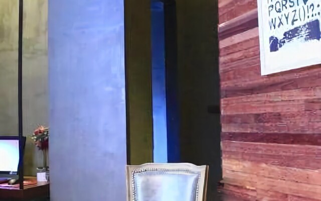 Lemon Party Art Hotel