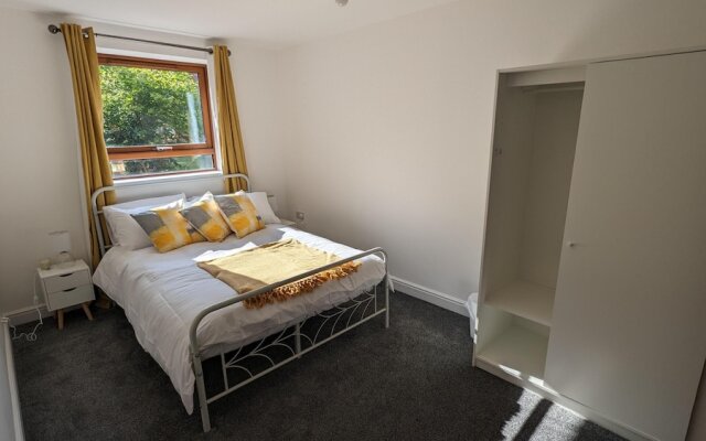Greenhithe Flat-kent- 20 Mins to London-petsok