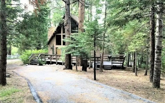 Woodsy 'a' Frame 3 Bedroom Cabin by RedAwning