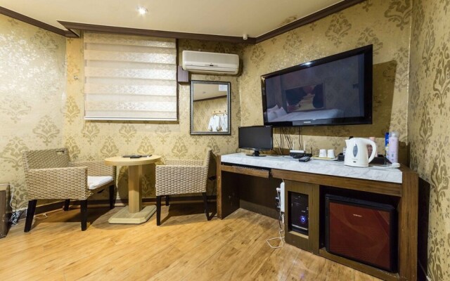 Goodstay Feel Hotel