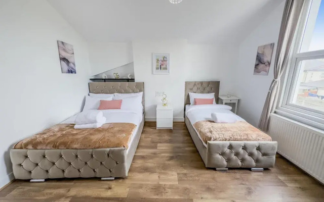 Apartment-sleeps6-parking-internet