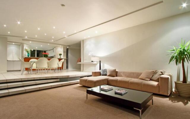 Lion's View Villa & Apartment