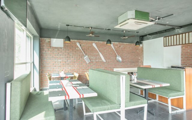 OYO 7669 The Trinitywood Hotel