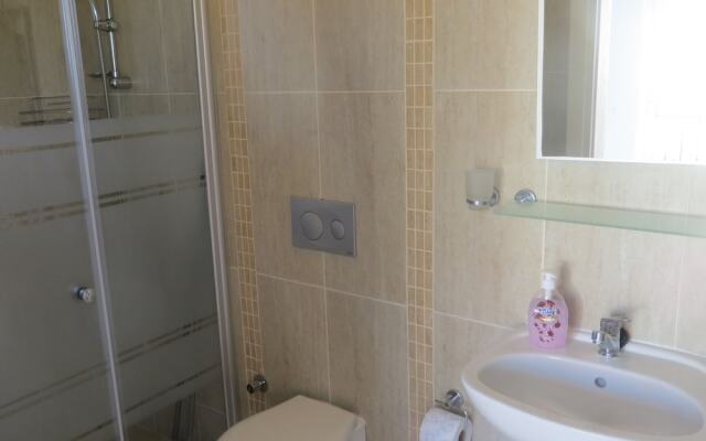 Villasevval-sleeps8-pool-bbq-ac-neartown