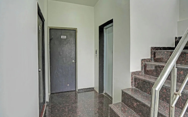 Fabhotel Royal Inn I