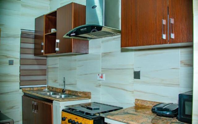 Luxury 3-Bedroom Duplex FAST WIFI & 247Power