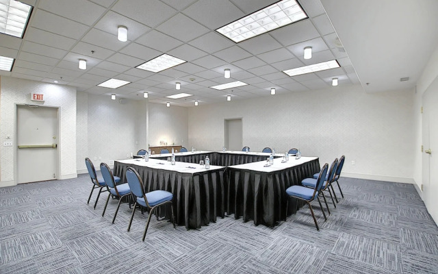 Holiday Inn Express Hotel & Suites Airport - Calgary