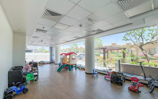 Modern 1-bed With Scenic Golf Course View