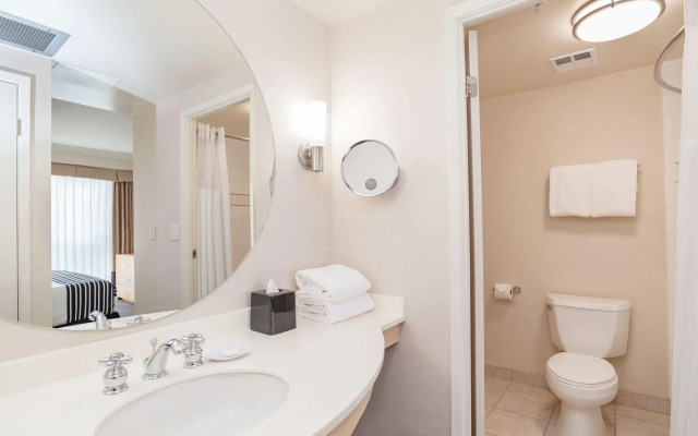 Sandman Signature Vancouver Airport Hotel & Resort