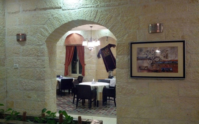 Alhambra Palace Hotel Suites
