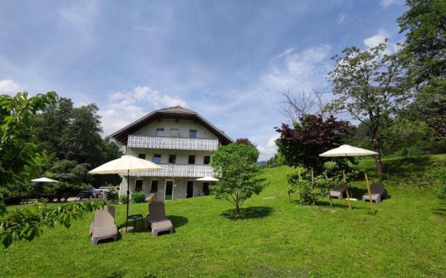 Apartments & Rooms Sebanc by Lake