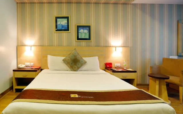 OYO 522 Hotel The Platinum