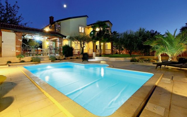 Amazing Apartment in Kosinozici With 1 Bedrooms, Wifi and Outdoor Swimming Pool